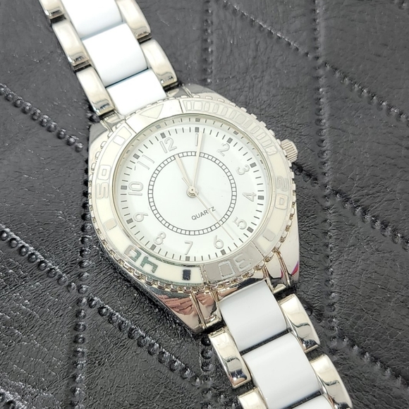 Quartz Watch (Unisex) - Picture 1 of 7